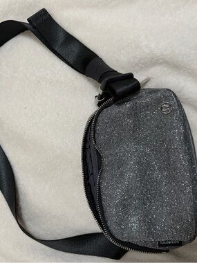 lululemon athletica Men's Glitter Black Sling Belt Bag